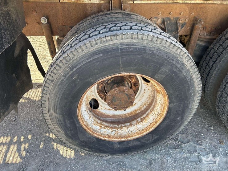 2004-mack-613-concrete-mixing-truck-image-30