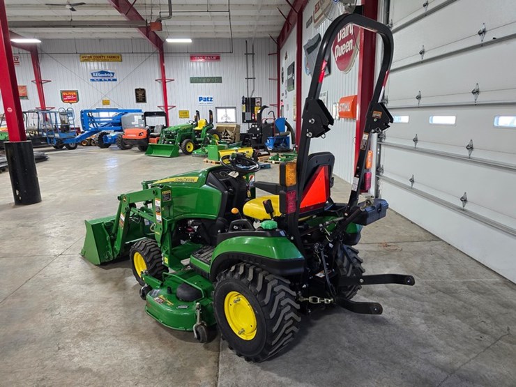 2014-john-deere-1025r-image-3