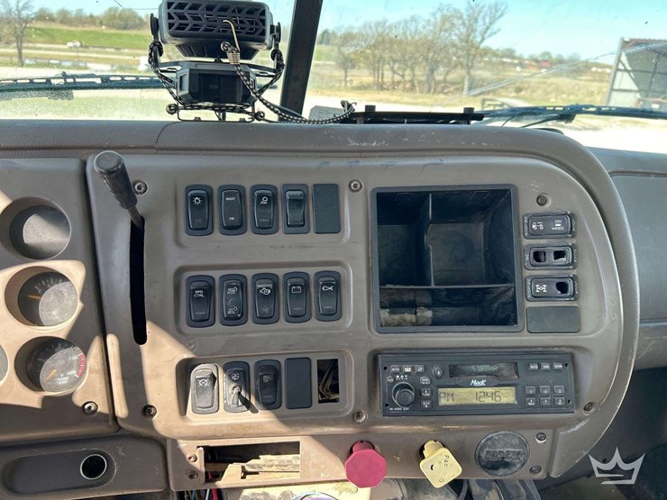 2004-mack-613-concrete-mixing-truck-image-17
