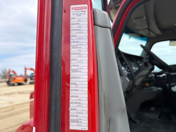 2015-kenworth-t880-image-28