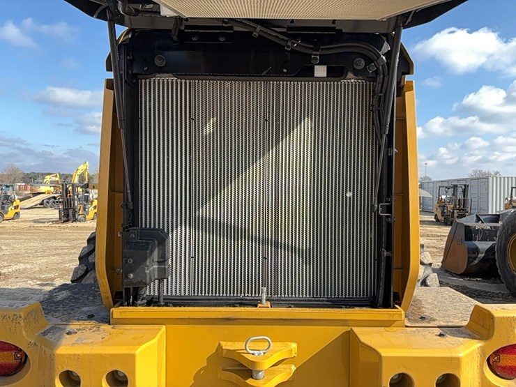 2025-caterpillar-926m-image-7