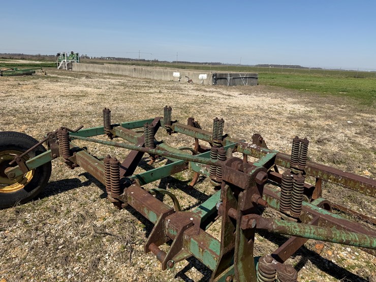 john-deere-100-image-31