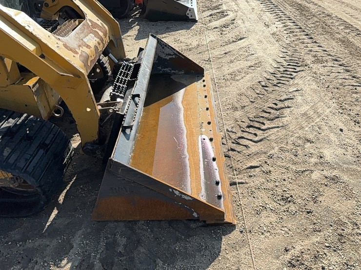 2020-caterpillar-279d3-image-11