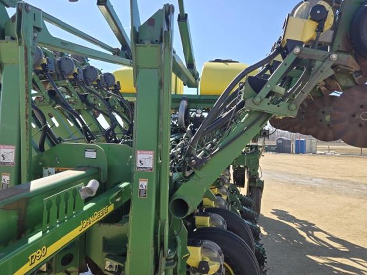 john-deere-1790-image-21