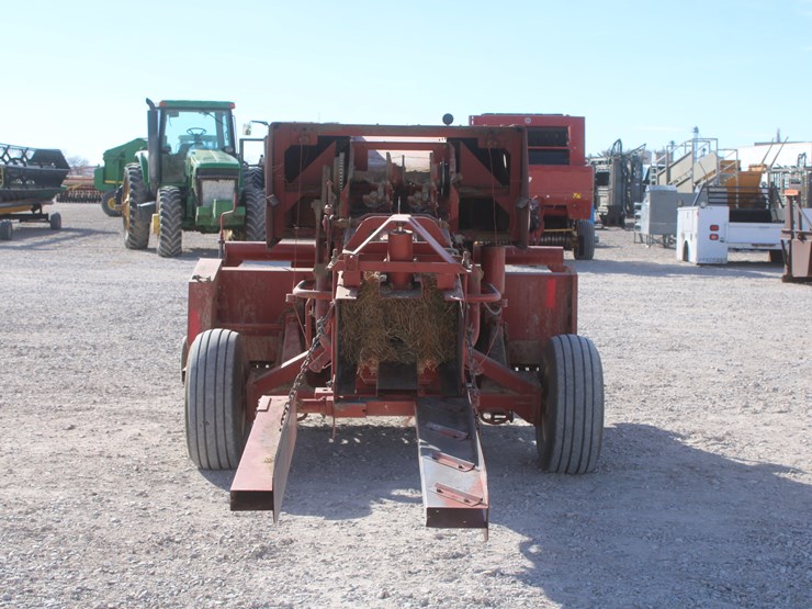 hesston-4600-image-6