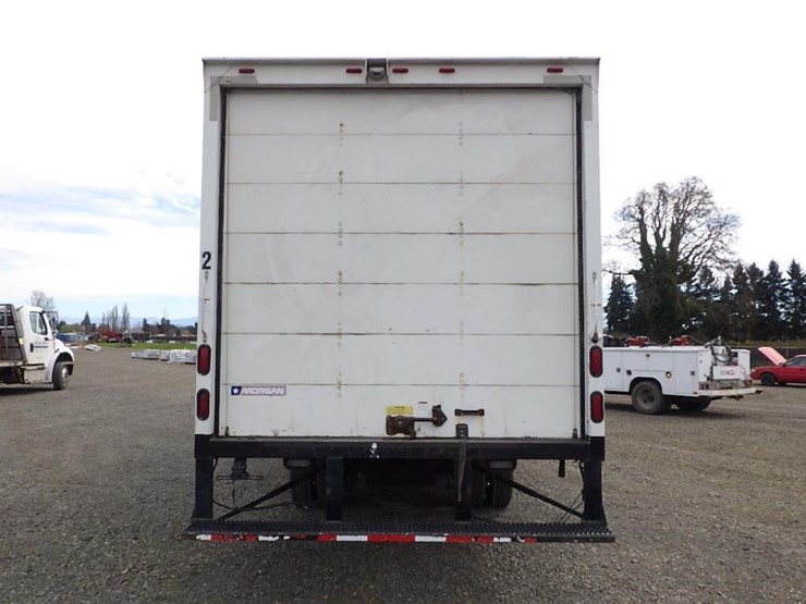 2010-isuzu-npr-image-6