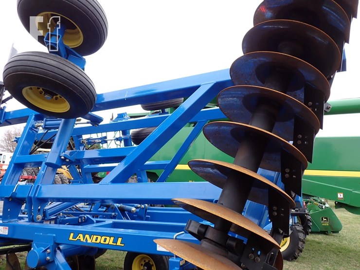 2010-landoll-6230-image-11