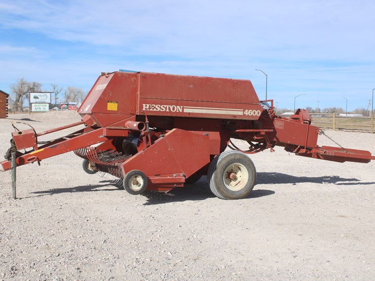 hesston-4600-image-3