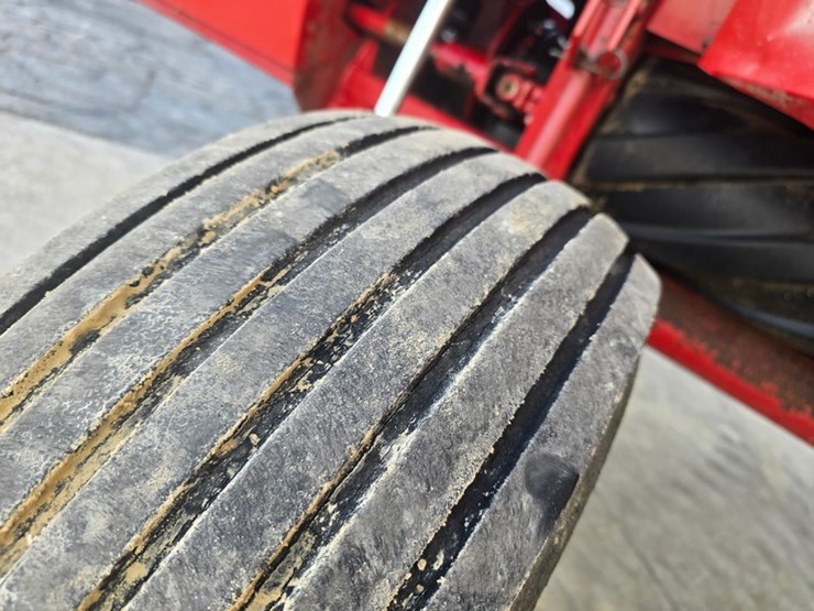 new-holland-1465-image-29