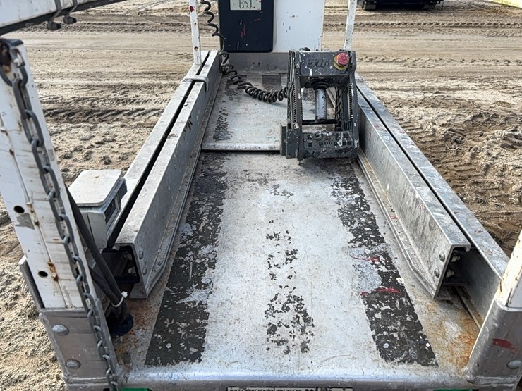 2002-jlg-1930es-image-4