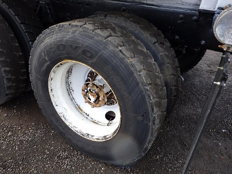 2007-peterbilt-335-image-33