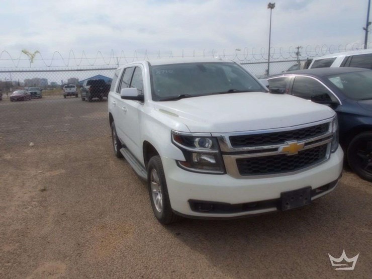 2017-chevrolet-tahoe-image-2