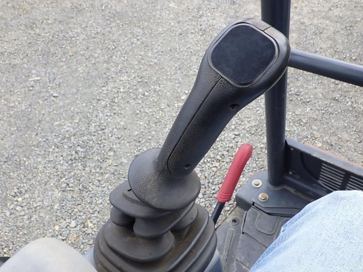 2020-deere-26g-image-39