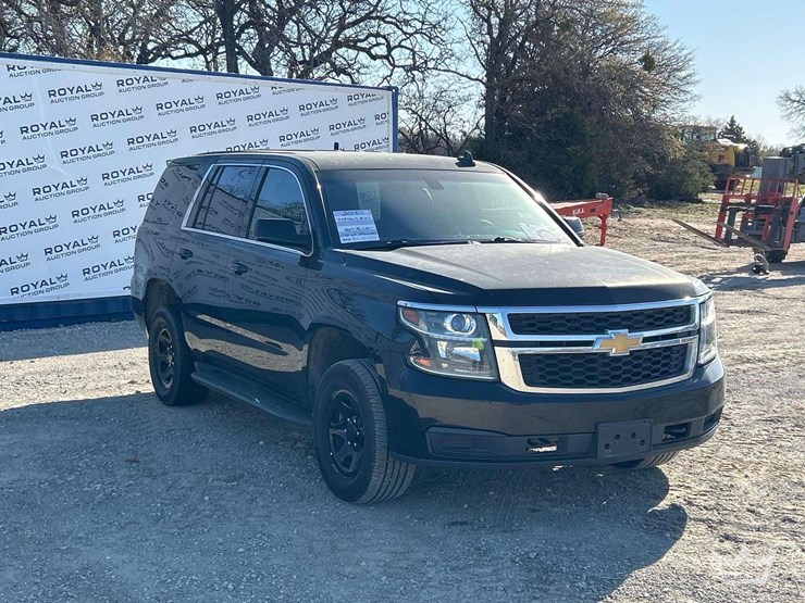 2017-chevrolet-tahoe-image-2