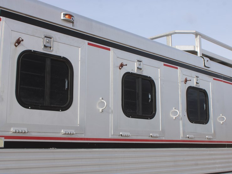 #3020-•-1995-soft-touch-horse-trailer-with-living-quarters-image-52