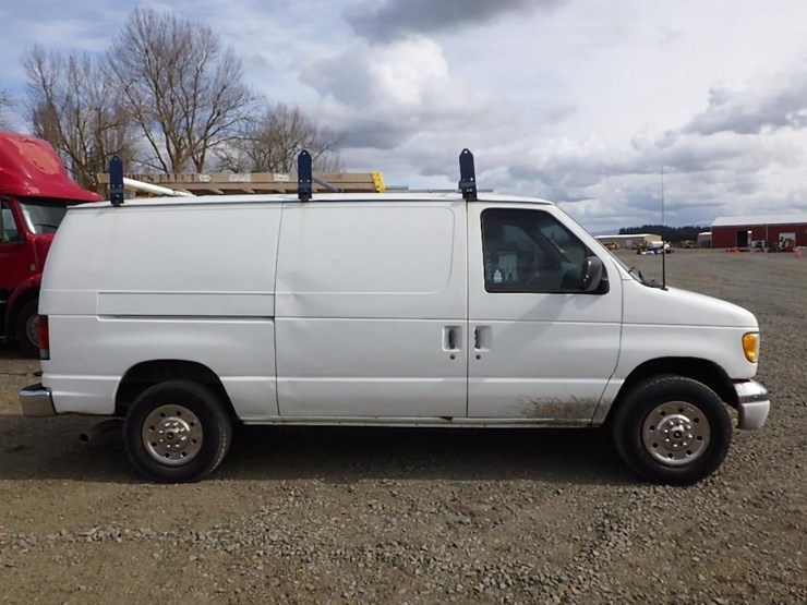 2002-ford-cargo-image-4