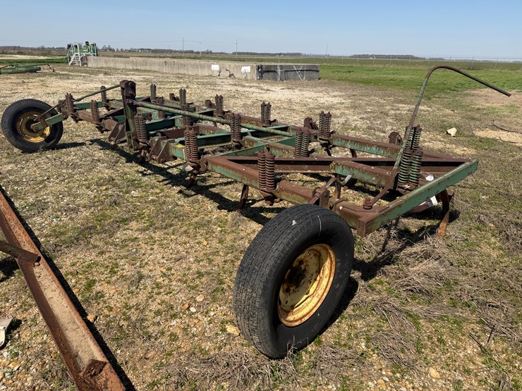 john-deere-100-image-1