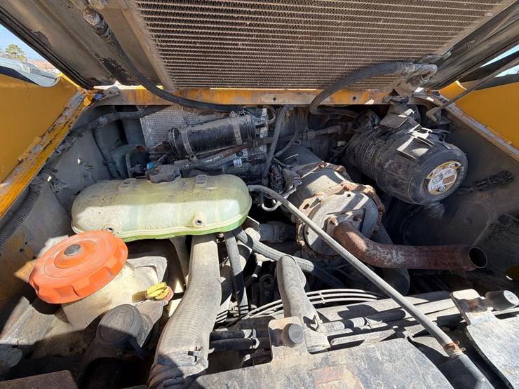 2018-deere-316gr-image-8