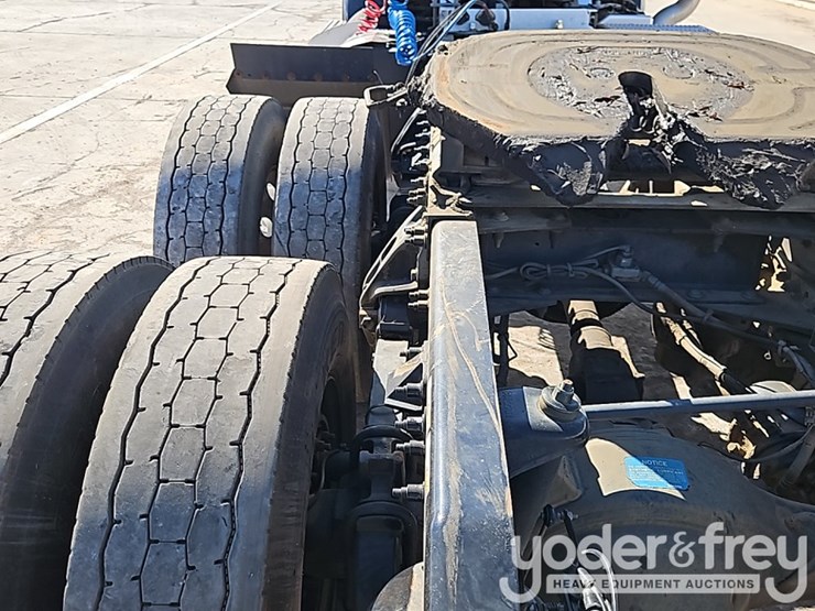 peterbilt-579-image-20