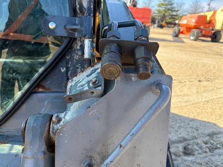 2018-deere-316gr-image-13