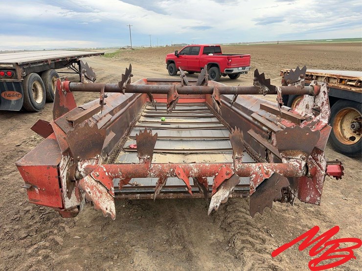 new-holland-680-image-10