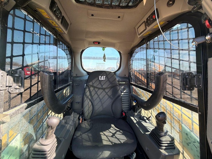 2023-caterpillar-289d3-image-17