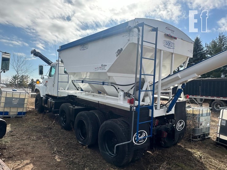 international-10-image-2