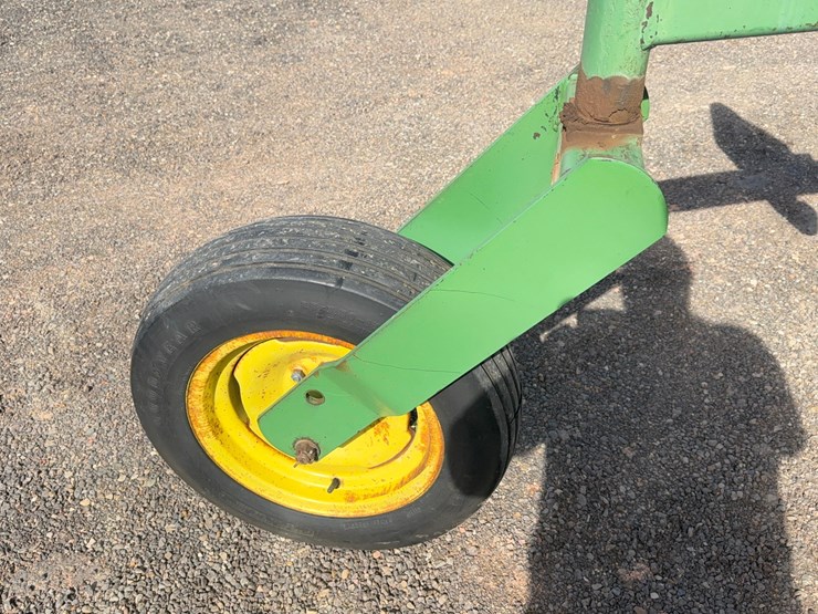 john-deere-2320-image-12