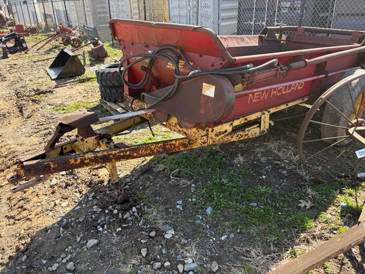 new-holland-327-image-2