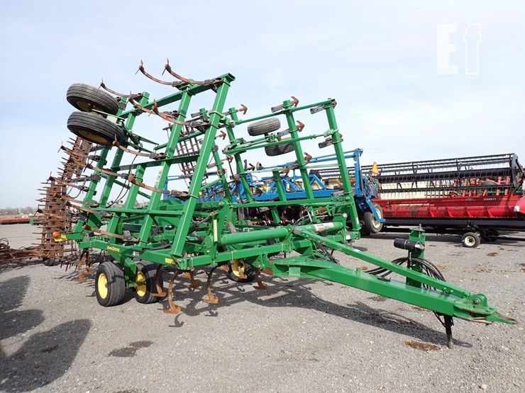 john-deere-2210l-image-1