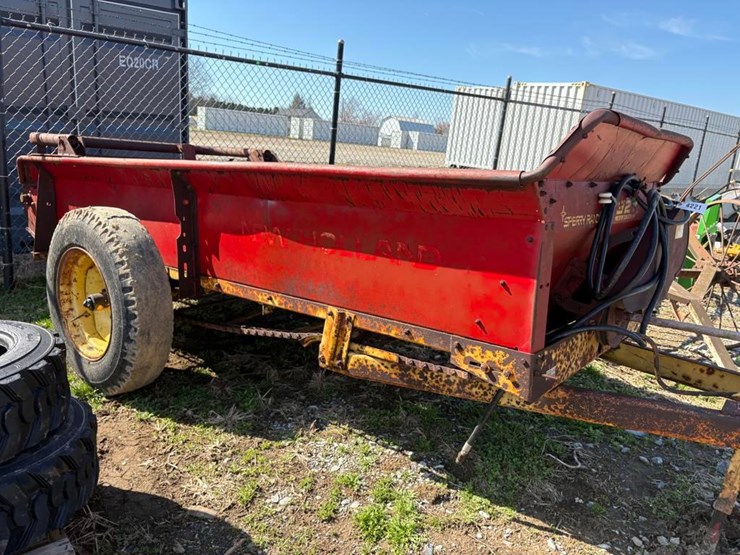 new-holland-327-image-4