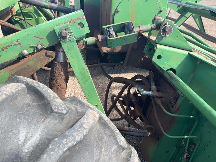 john-deere-2320-image-9