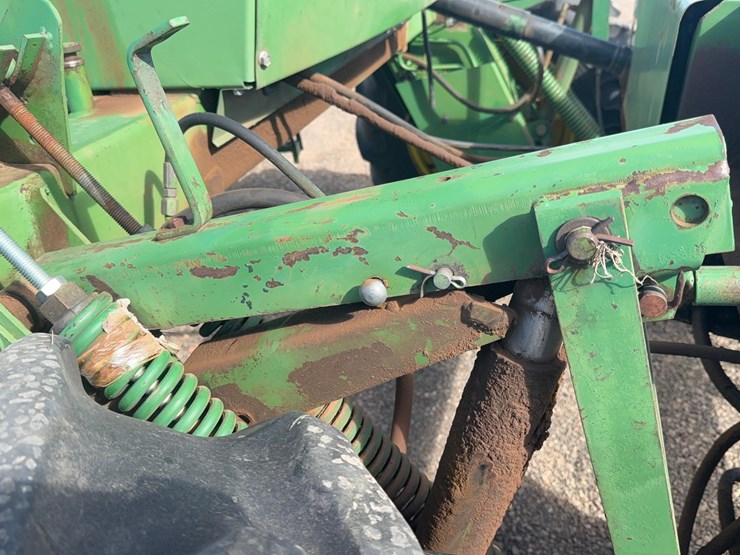 john-deere-2320-image-10