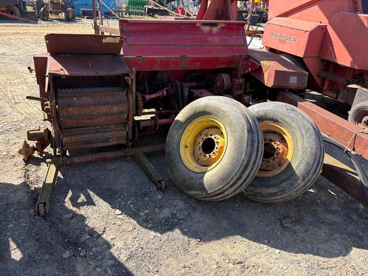 new-holland-782-image-3