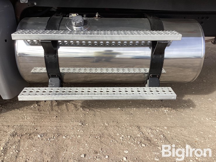 2007-freightliner-columbia-120-image-15