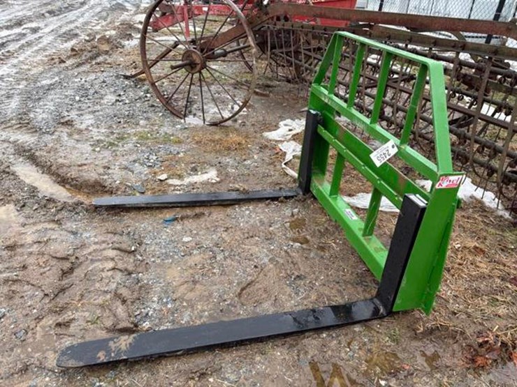 john-deere-kivel-pallet-fork-attachment-image-2