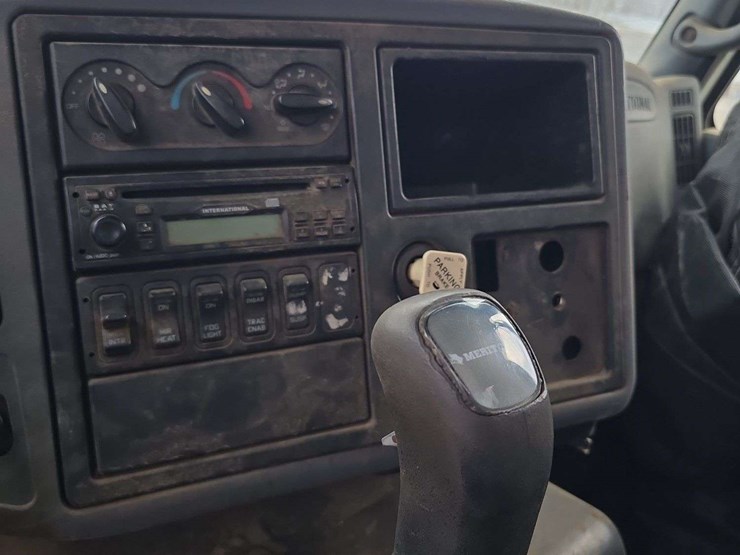 2006-international-8600-image-17