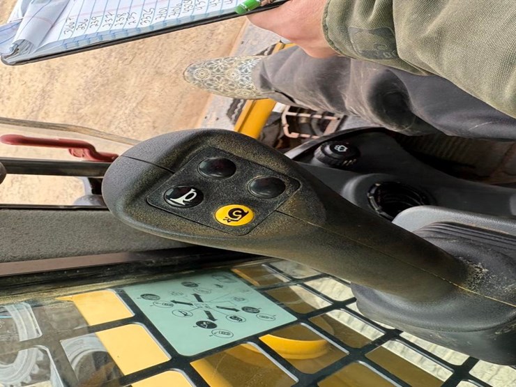 2021-caterpillar-259d3-image-19