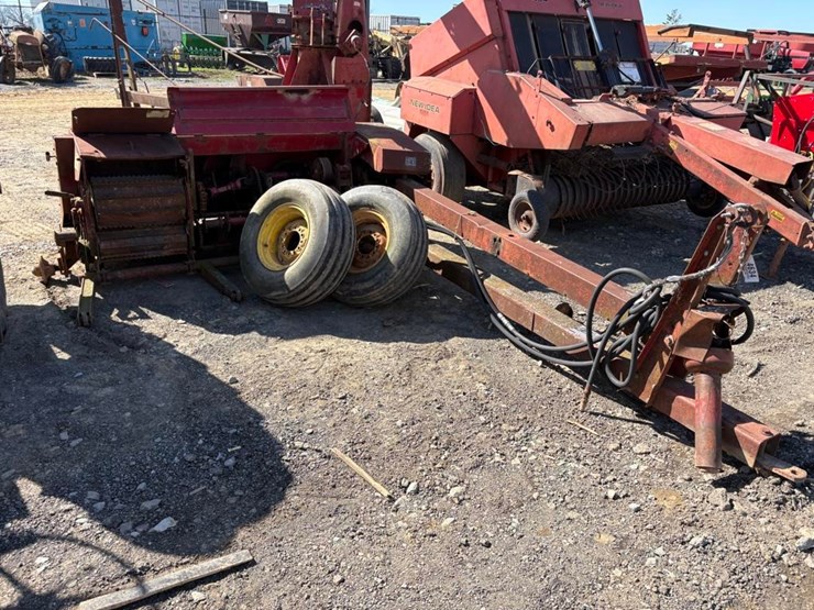 new-holland-782-image-1