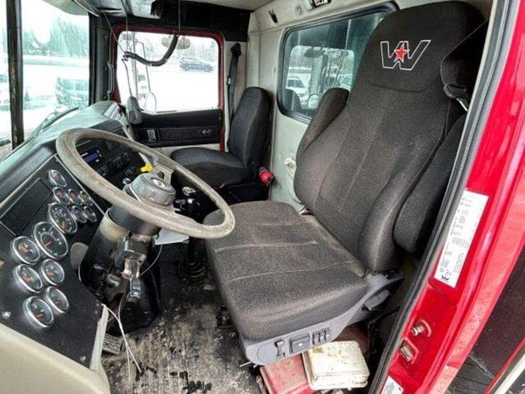 2017-western-star-4700-image-25