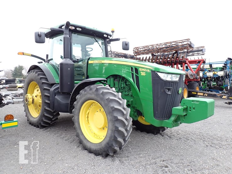 john-deere-8260r-image-2