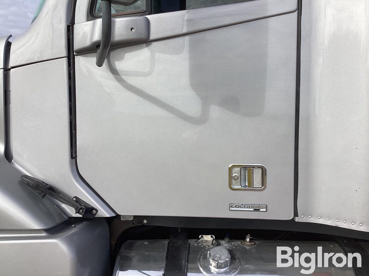 2007-freightliner-columbia-120-image-18