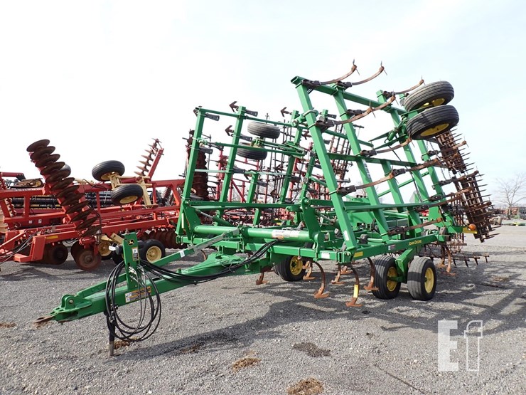 john-deere-2210l-image-3