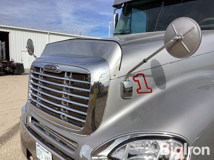 2007-freightliner-columbia-120-image-10