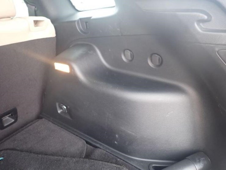 2016-jeep-cherokee-image-59