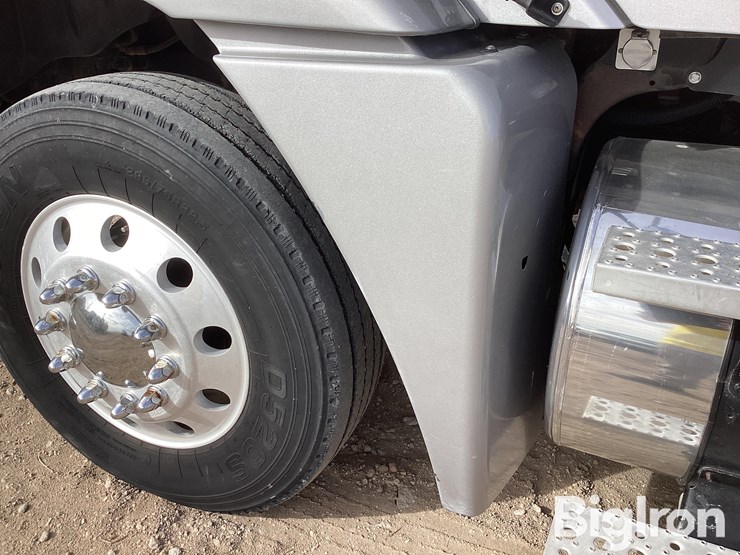 2007-freightliner-columbia-120-image-14