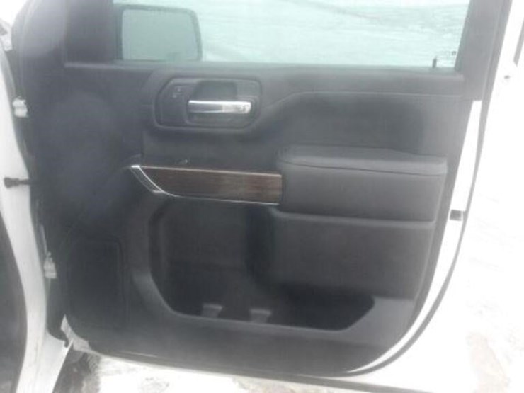 2022-gmc-2500hd-image-37