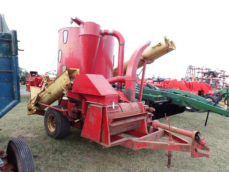 352-new-holland-352-image-1