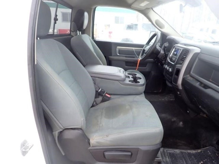 2015-dodge-1500-image-32