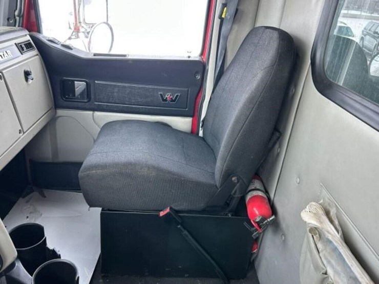 2017-western-star-4700-image-18